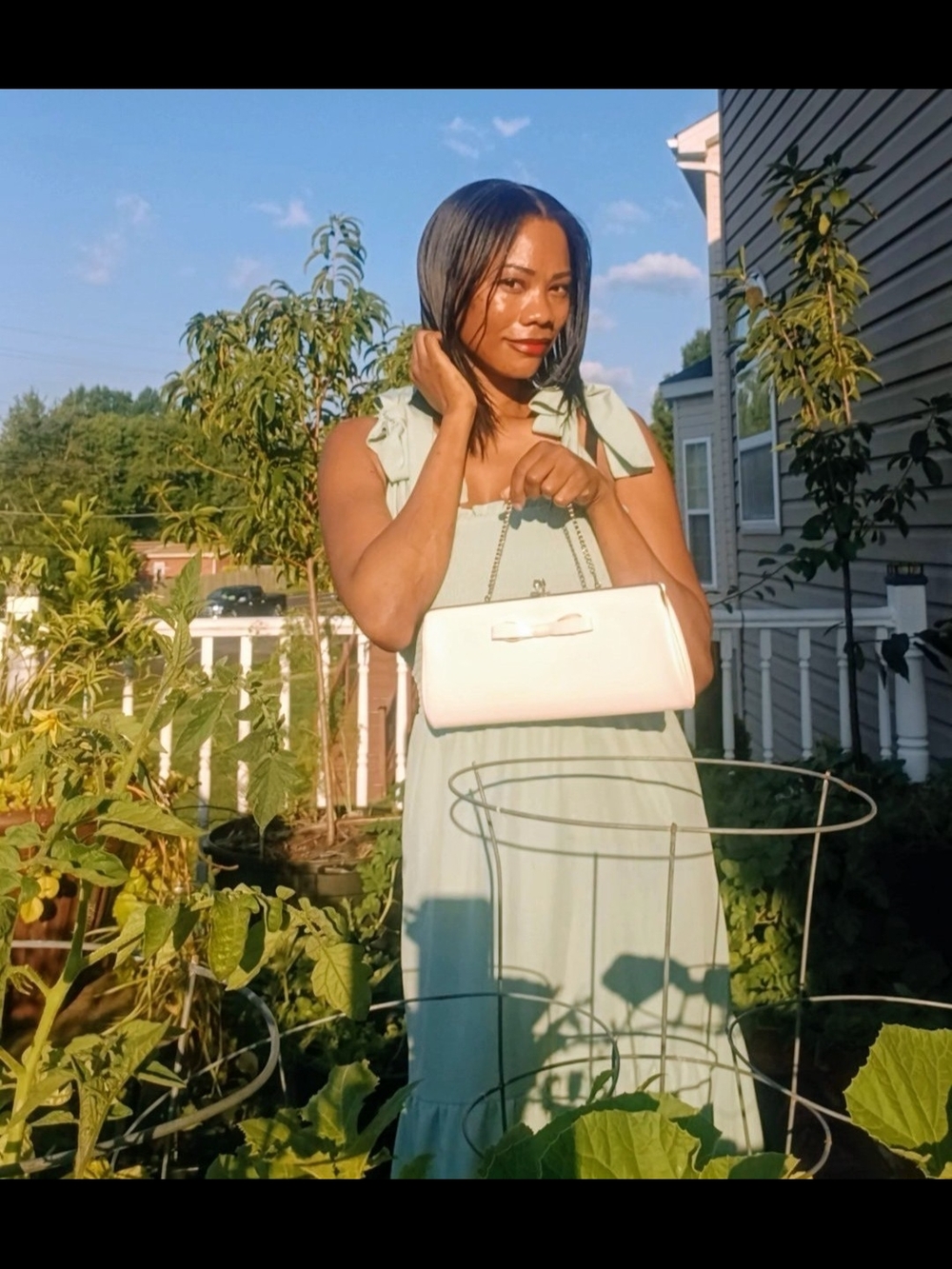 Cream/White Bow-Accent Shoulder Clutch with Chain Strap